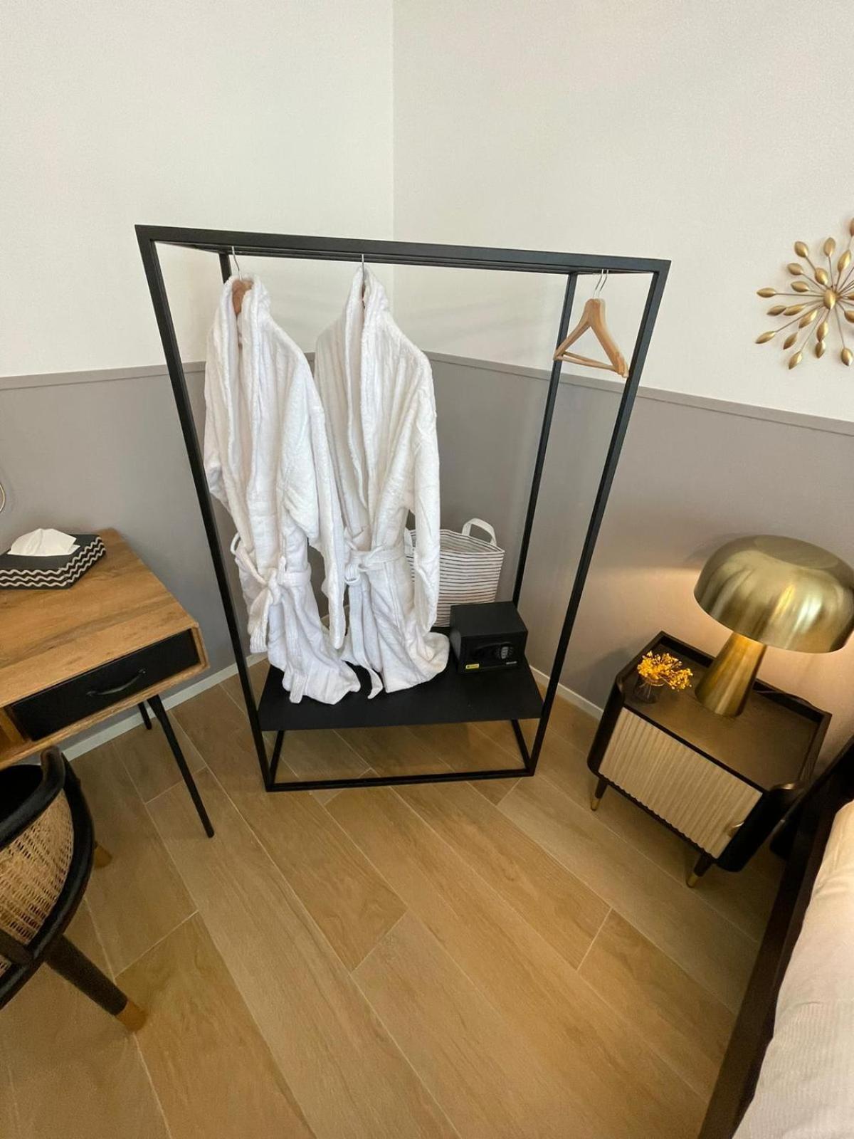 Bauhaus - Sleepwithme - Free Parking - Free Braeakfast - Very Friendly Staff 피사 외부 사진